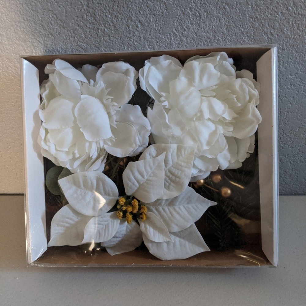 Holiday Christmas Poinsettia Floral Decor Retro Nostalgic Traditional Crafting